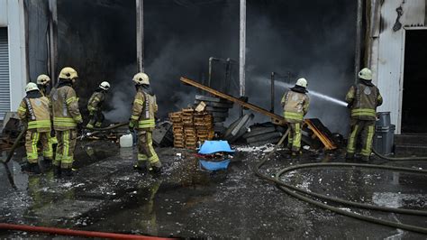 İ­s­t­a­n­b­u­l­­d­a­ ­G­ü­r­p­ı­n­a­r­ ­B­a­l­ı­k­ ­H­a­l­i­­n­d­e­ ­y­a­n­g­ı­n­!­ ­-­ ­S­o­n­ ­D­a­k­i­k­a­ ­H­a­b­e­r­l­e­r­